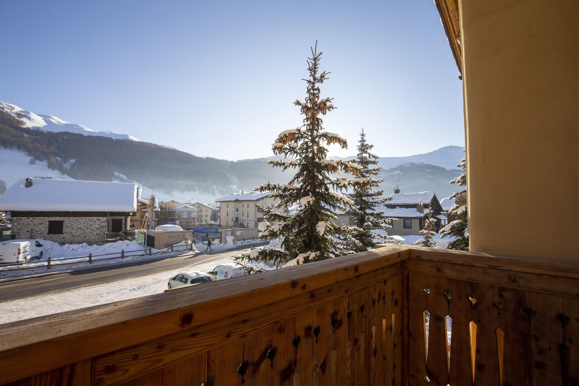Hotel "La Suisse" ลีวินโญ ภายนอก รูปภาพ