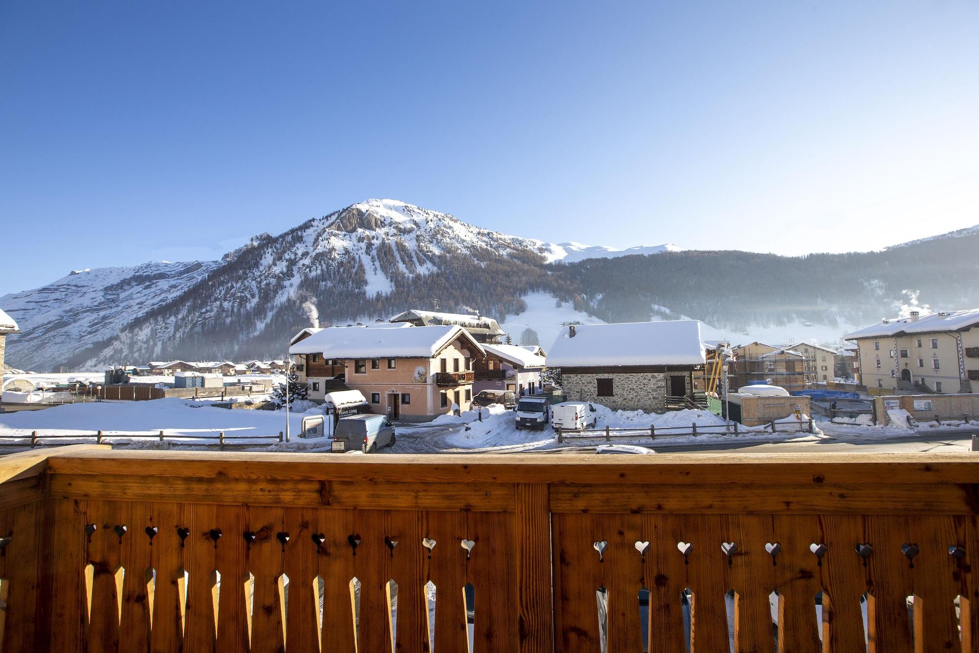 Hotel "La Suisse" ลีวินโญ ภายนอก รูปภาพ