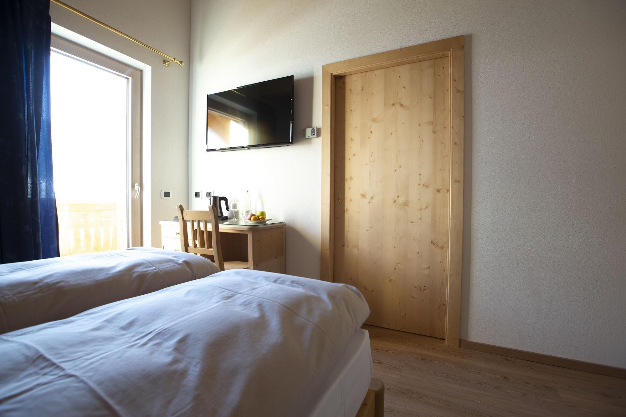 Hotel "La Suisse" ลีวินโญ ภายนอก รูปภาพ