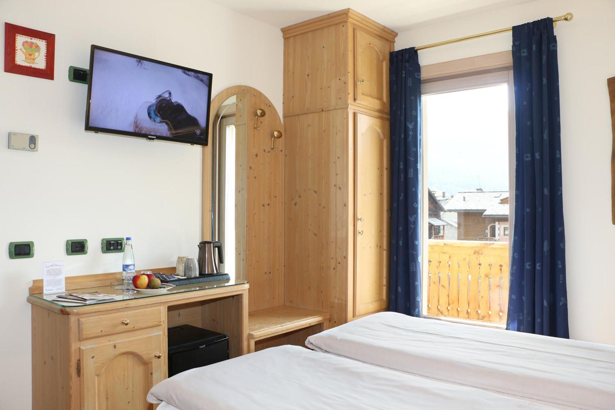 Hotel "La Suisse" ลีวินโญ ภายนอก รูปภาพ