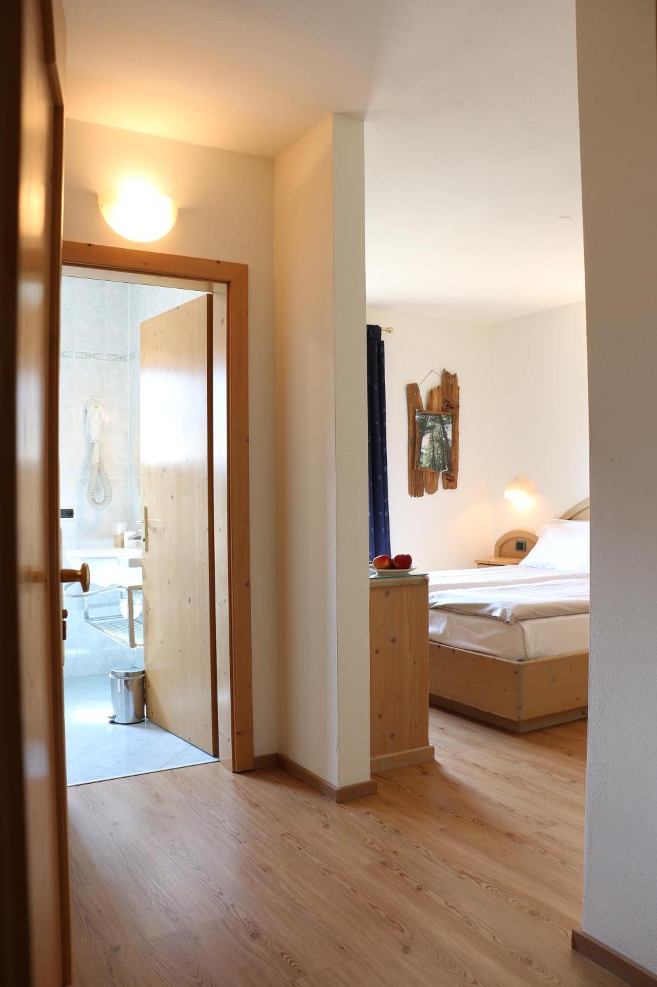 Hotel "La Suisse" ลีวินโญ ภายนอก รูปภาพ
