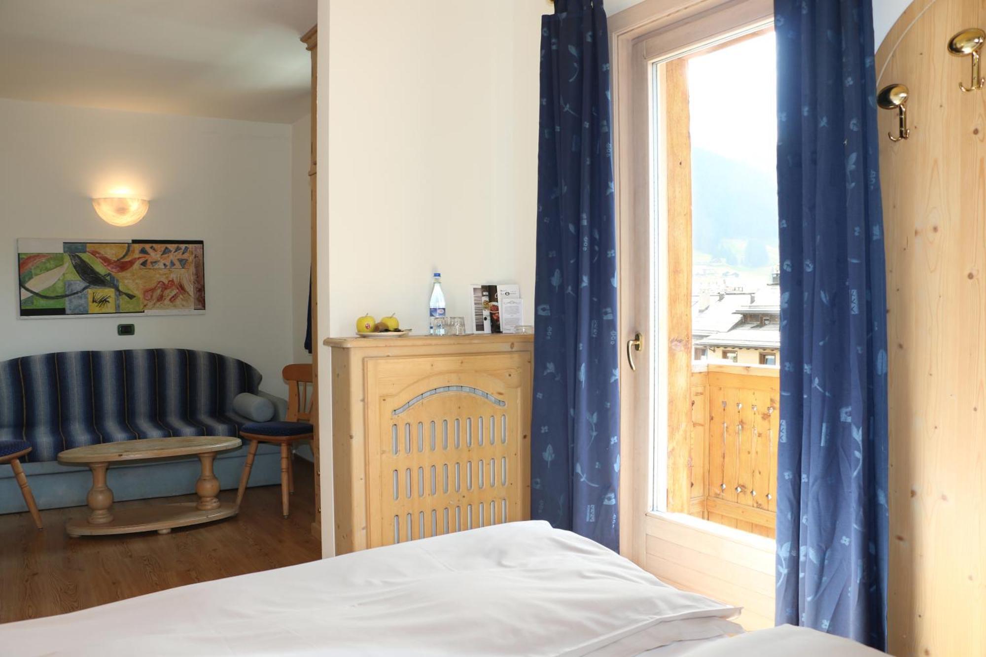 Hotel "La Suisse" ลีวินโญ ภายนอก รูปภาพ